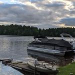 Wolf's Den Tavern & Resort