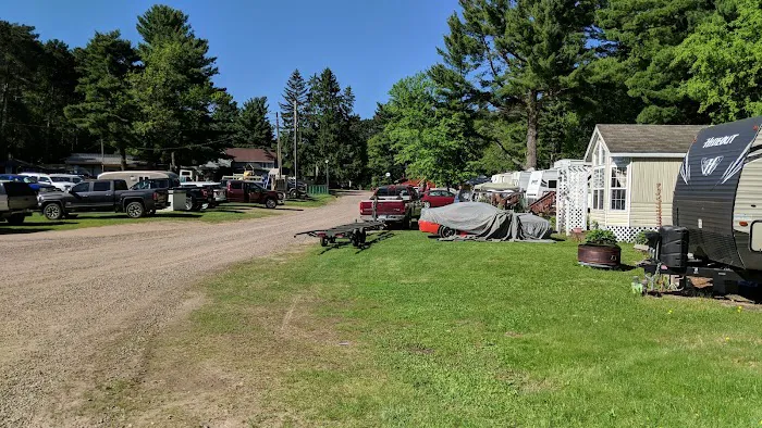 Wolf's Den Tavern & Resort Picture 3