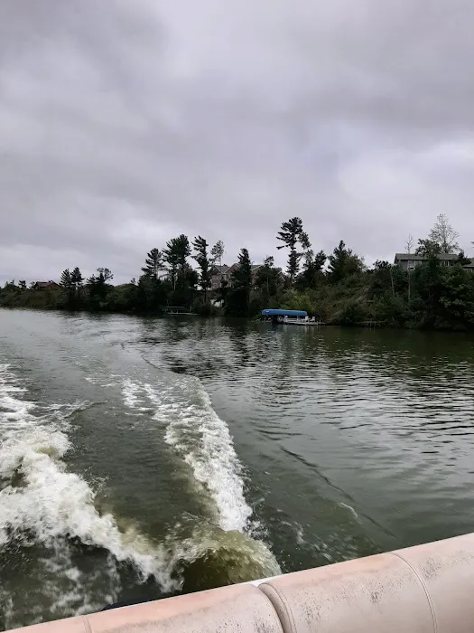 Wolf's Den Tavern & Resort Picture 8