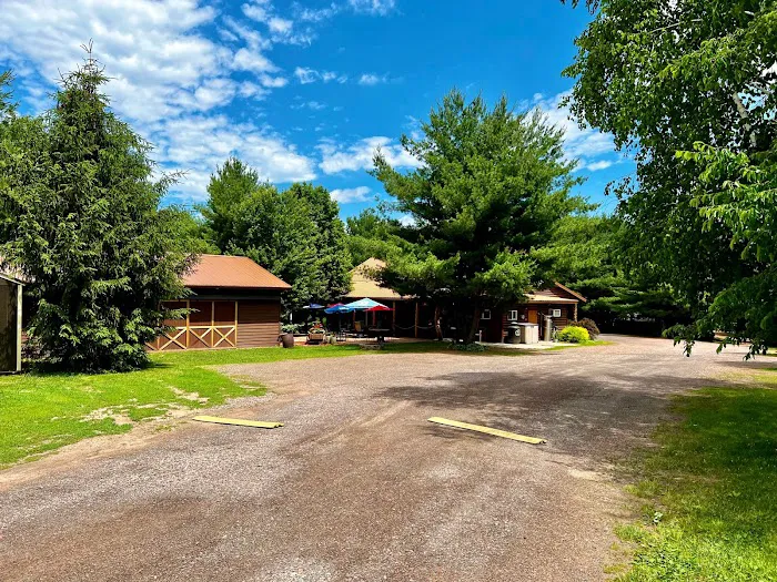 Buck 'n Beam's Social House & Campground Picture 8