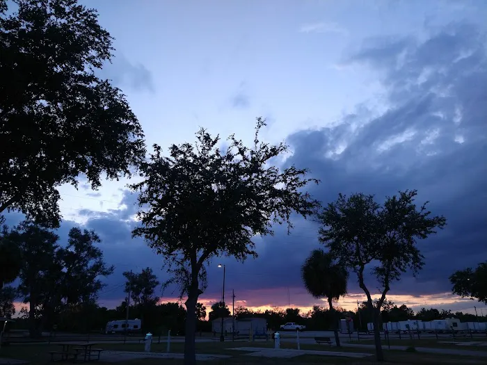 FamCamp Office MacDill AFB RV Park Picture 6