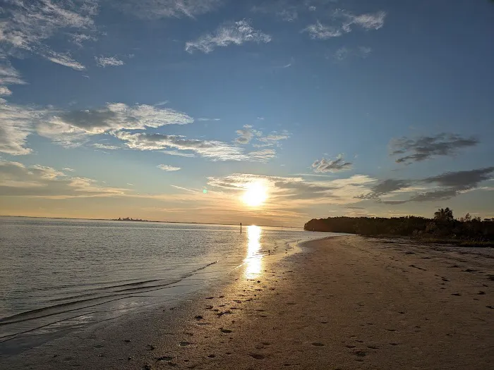 FamCamp Office MacDill AFB RV Park Picture 8