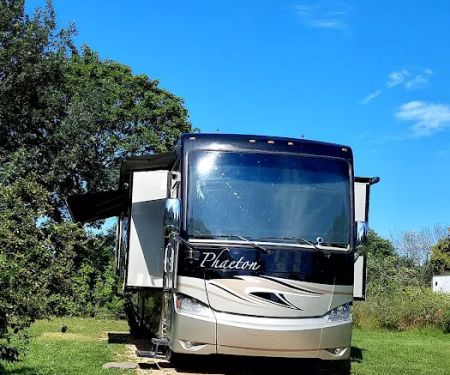 Lake Elmo Park Reserve modern campground
