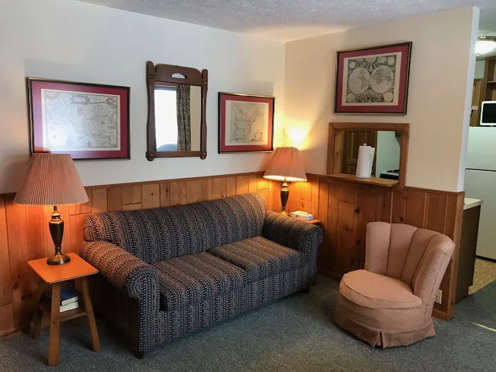 Teal Lake Rentals Picture 4