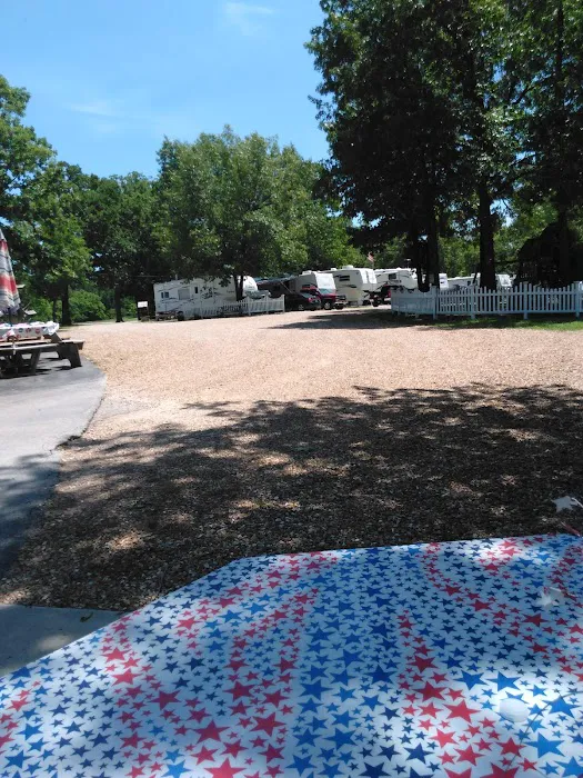 Wildoaks Campground and roadside cafe Picture 4