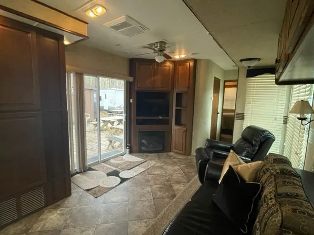 Lincolnwood Resort & Bar Picture 2