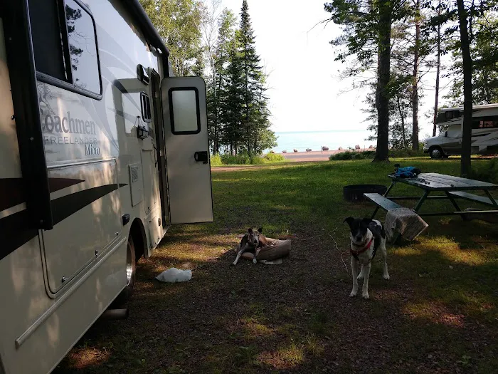 The Lodge at Little Girl's Point Picture 2