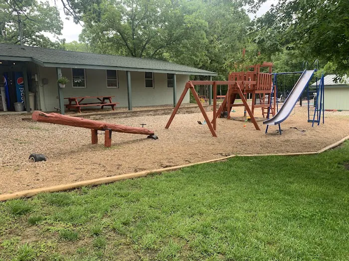 Majestic Oaks RV Park & Campground Picture 8