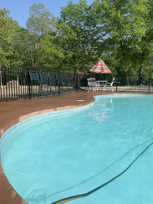 Majestic Oaks RV Park & Campground Picture 1