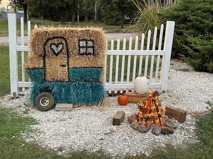 Majestic Oaks RV Park & Campground Picture 10