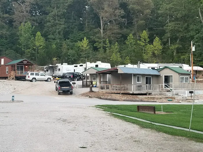 Shorewood Landing on Lake Ozark Picture 10
