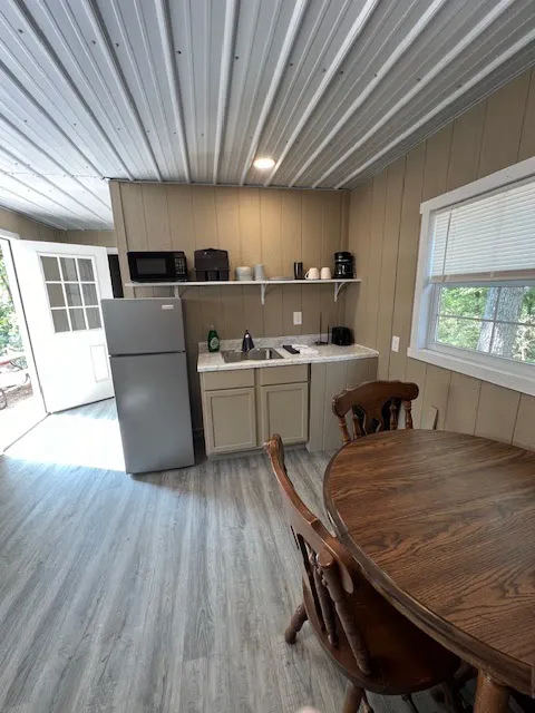 Rustic Ridge Cabins & Campground Picture 1