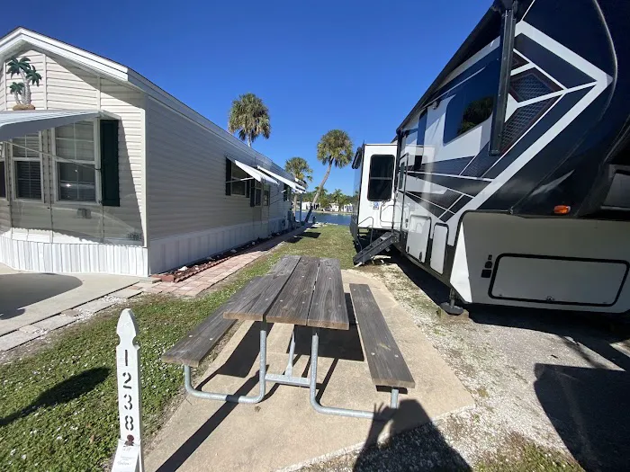 Encore Winter Quarters Manatee Picture 8