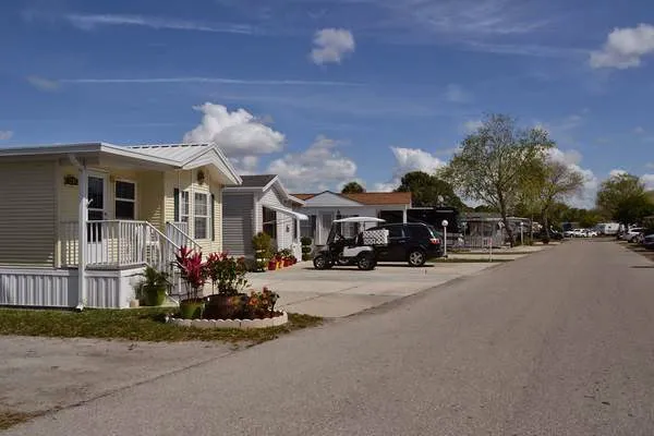 Encore Winter Quarters Manatee Picture 2