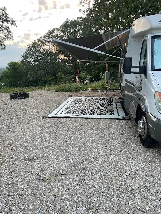 Clapping Oaks Campground and Lodging Picture 4