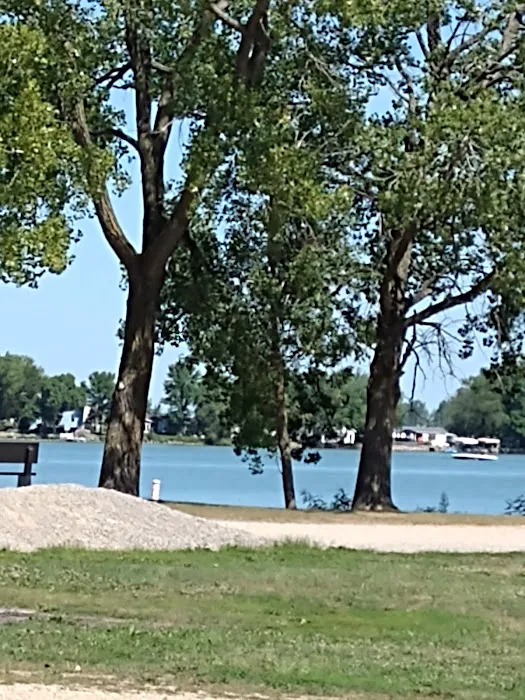 Fox Lake Campground Picture 4