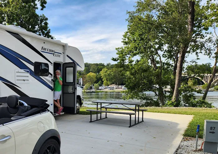 Lakeshore RV Park Picture 1