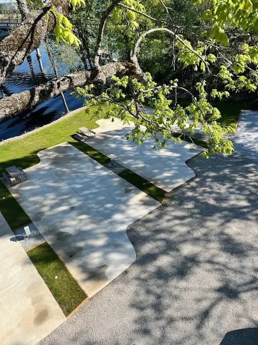 Lakeshore RV Park Picture 4