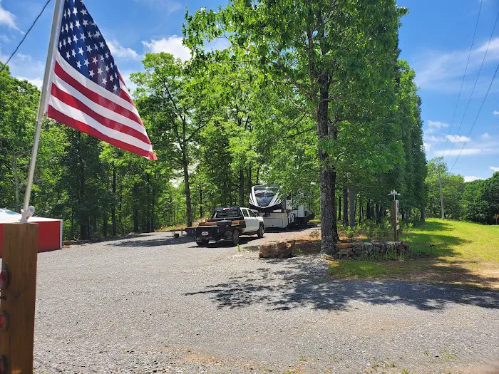 Hoss' Hideout Campground Picture 3