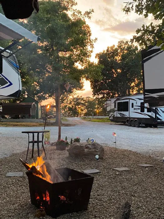 Hilltop Hideaway Campground Picture 1