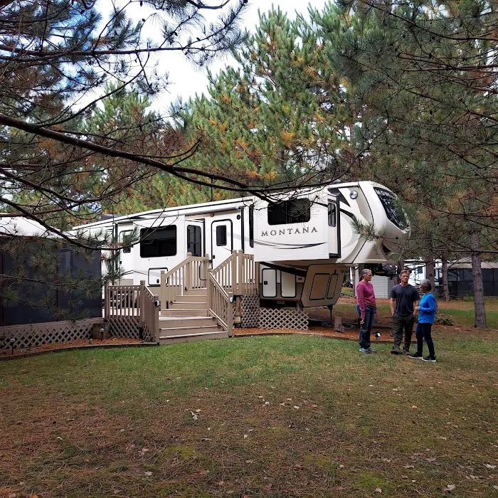 Woodsong RV Resort Picture 9