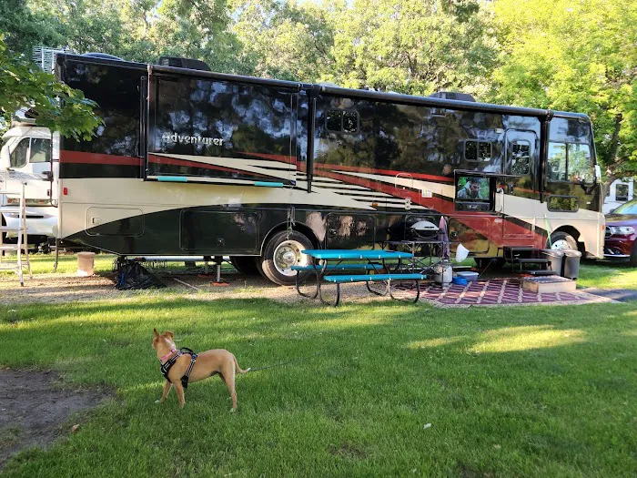 Two Creeks Campground Picture 5