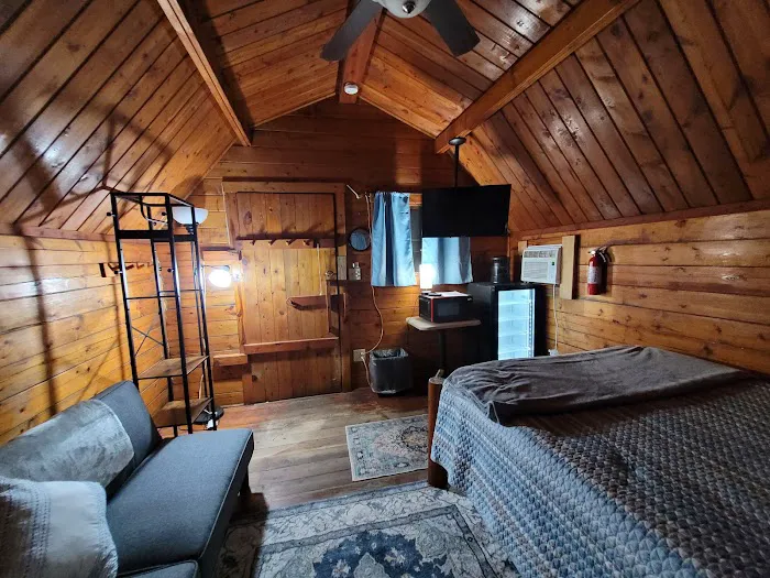 Cozy Rosy RV Resort & Glampground Picture 4