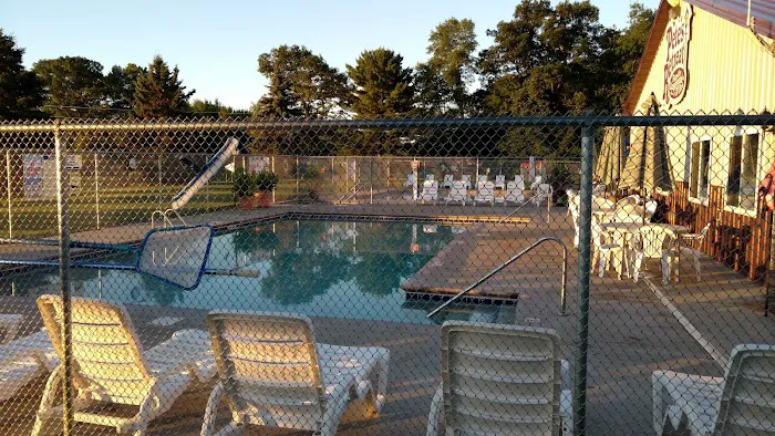 Pete's Retreat Family Campground Picture 5