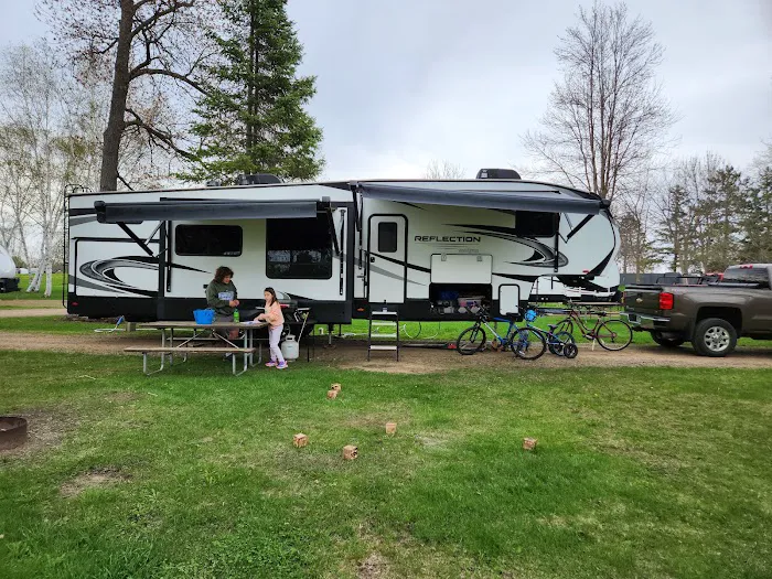 Pete's Retreat Family Campground Picture 9