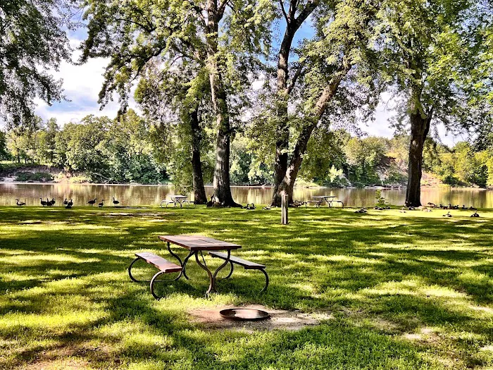 Two Rivers Campground & Tubing Picture 9