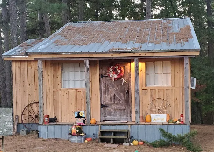 The Colonel’s Cabin Picture 1