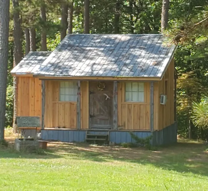 The Colonel’s Cabin Picture 6