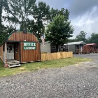 The Weekender Cabins and RV Retreat ico