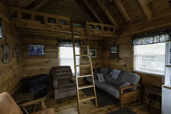Five Ridge Prairie Cabin Picture 7