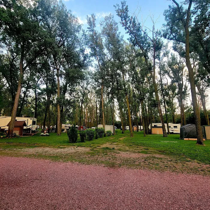 River Landing Camp Ground Picture 2