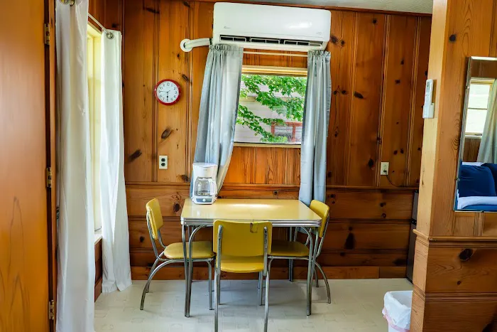 Riverview Resort - Cabin Rental #6 Picture 1
