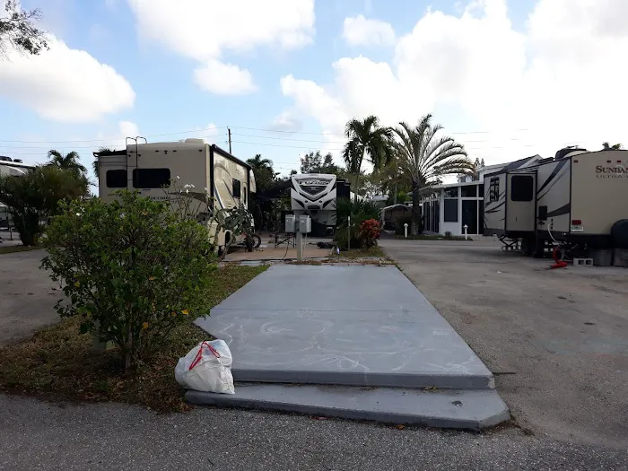 Sunshine Holiday MHCC RV and Camping Resort Picture 7