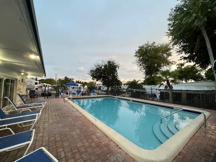 Sunshine Holiday MHCC RV and Camping Resort Picture 6