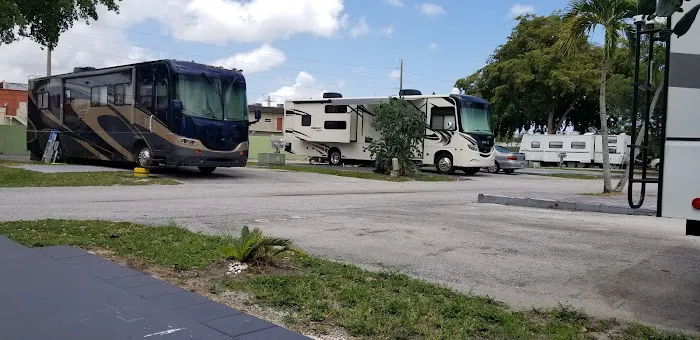 Sunshine Holiday MHCC RV and Camping Resort Picture 10