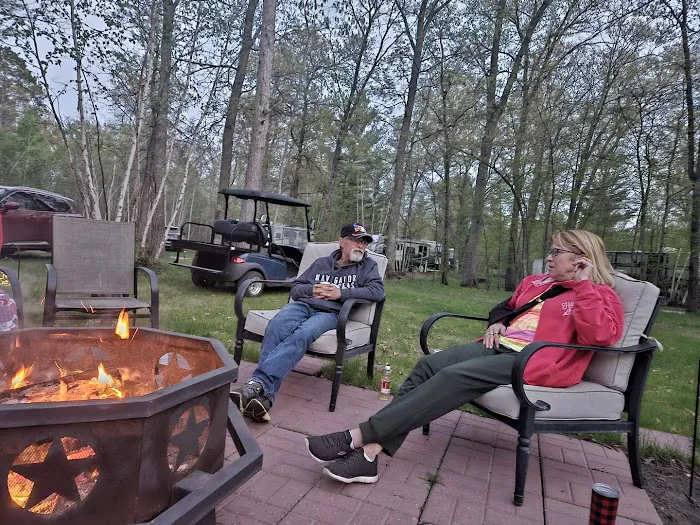 Hardy's Lake in the Woods RV Resort Picture 5