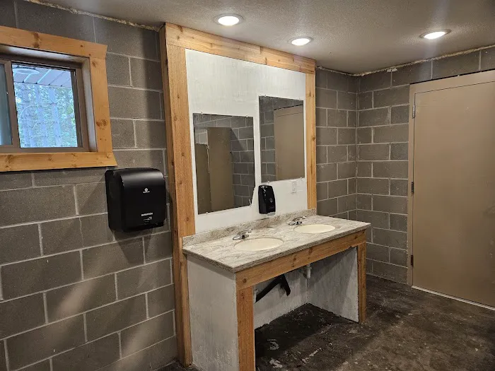 Hardy's Lake in the Woods RV Resort Picture 6