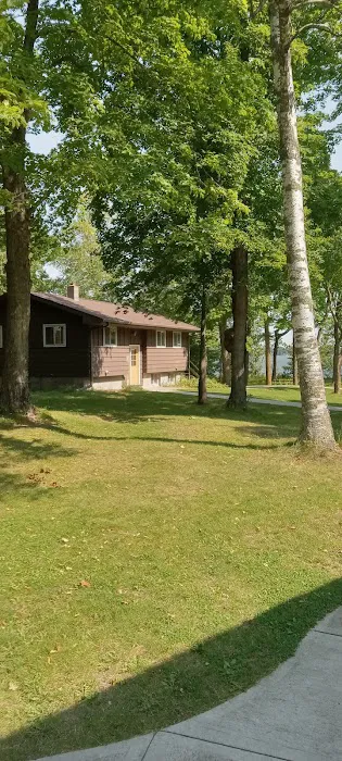 Hidden Lake Modern Group Center Picture 2