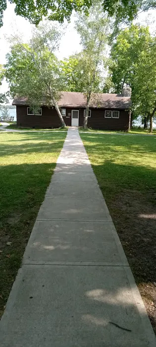 Hidden Lake Modern Group Center Picture 3