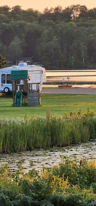 Lounge On Big Lake Shores Picture 7