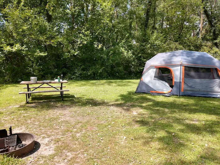 Riverside Campground Picture 2