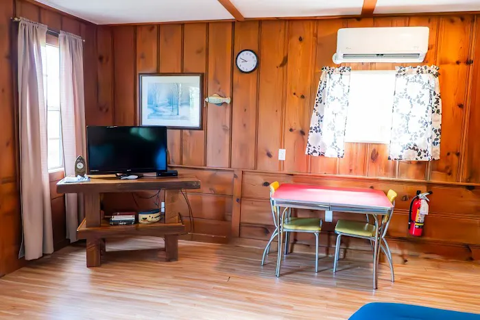 Riverview Resort - Cabin #3 Picture 2