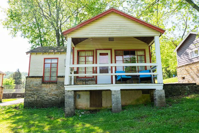 Riverview Resort - Cabin Rental #8 Picture 2