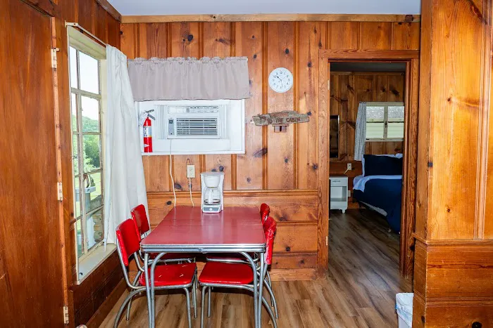 Riverview Resort - Cabin Rental #8 Picture 4