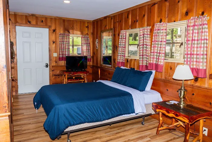 Riverview Resort - Cabin Rental #8 Picture 3