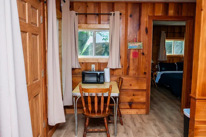 Riverview Resort - Rental Cabin #9 Picture 4